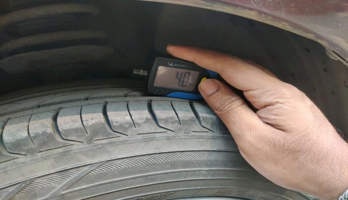 2011 Skoda Superb ELEGANCE 1.8 TSI AT, Petrol, Automatic, 1,00,002 km, tyre