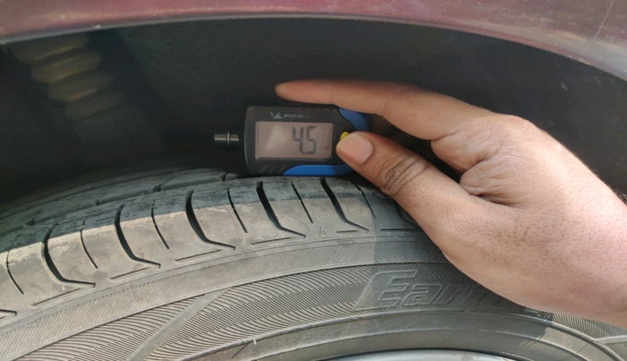 2011 Skoda Superb ELEGANCE 1.8 TSI AT, Petrol, Automatic, 1,00,002 km, tyre