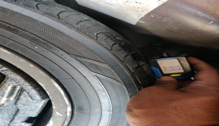 2011 Skoda Superb ELEGANCE 1.8 TSI AT, Petrol, Automatic, 1,00,002 km, tyre