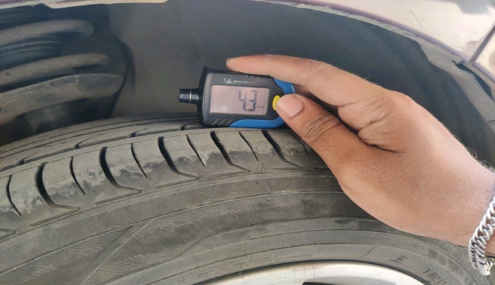 2011 Skoda Superb ELEGANCE 1.8 TSI AT, Petrol, Automatic, 1,00,002 km, tyre