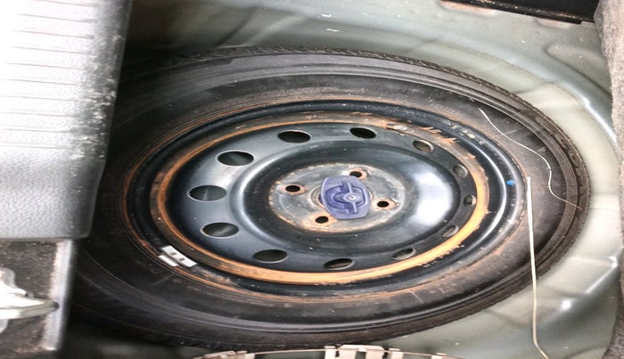 2020 Maruti Swift VXI, Petrol, Manual, 50,855 km, tyre