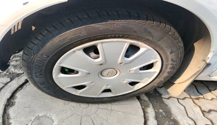 2011 Ford Fiesta Classic CLXI 1.4 DIESEL, Diesel, Manual, 1,19,798 km, tyre