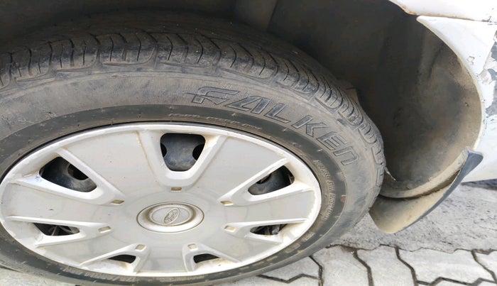 2011 Ford Fiesta Classic CLXI 1.4 DIESEL, Diesel, Manual, 1,19,798 km, tyre