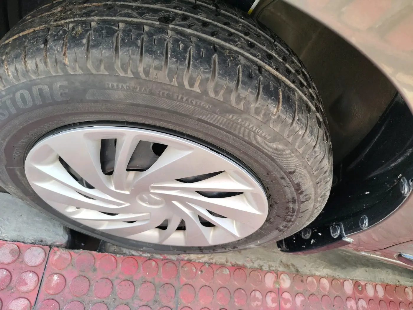 2023 Maruti Ertiga   VXI (O) CNG, Petrol, Manual, 25,000 km, tyre