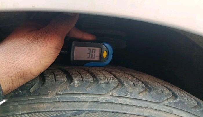 2015 Maruti Swift ZDI, Diesel, Manual, 82,277 km, tyre