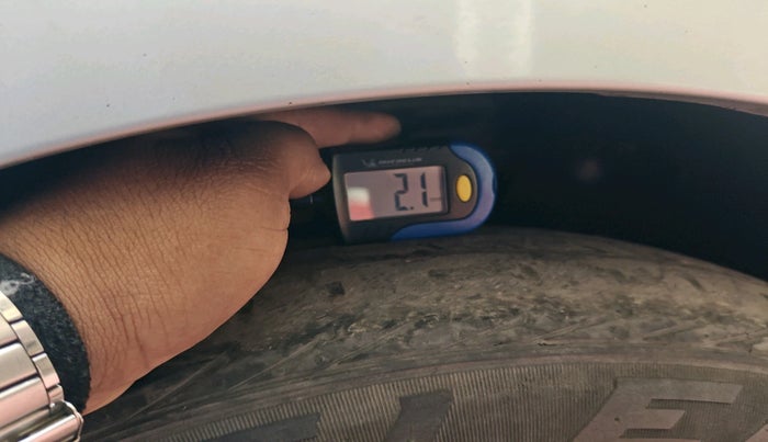 2012 Volkswagen Vento TRENDLINE 1.6, Petrol, Manual, 17,057 km, tyre