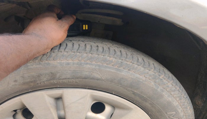 2016 Maruti Swift LXI (O), Petrol, Manual, 35,000 km, tyre