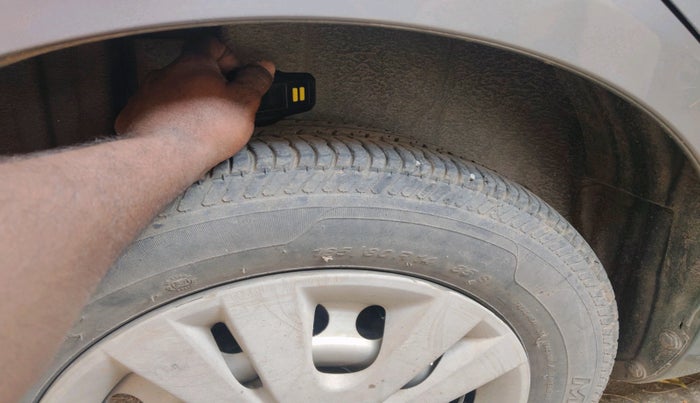 2016 Maruti Swift LXI (O), Petrol, Manual, 35,000 km, tyre