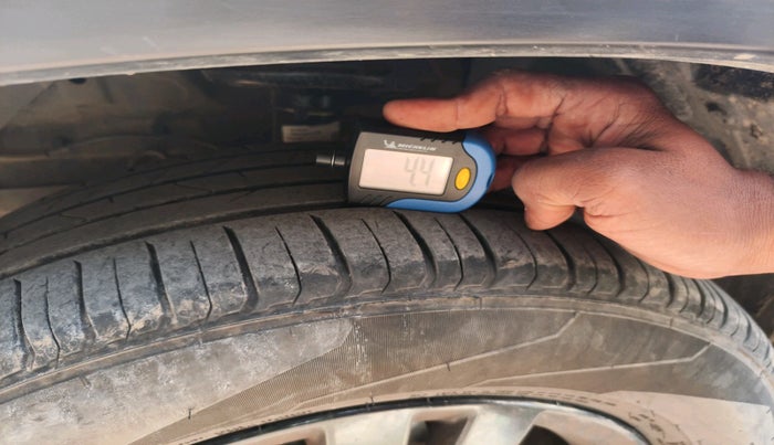 2018 Maruti Vitara Brezza ZDI, Diesel, Manual, 86,161 km, tyre