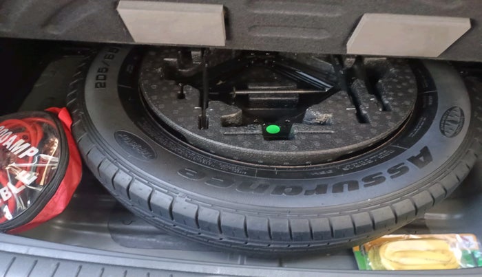 2016 Hyundai Creta SX PLUS 1.6 PETROL, Petrol, Manual, 50,597 km, tyre