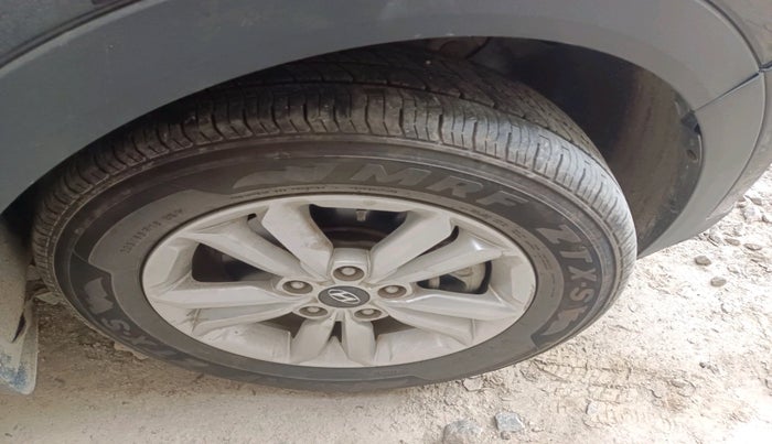 2016 Hyundai Creta SX PLUS 1.6 PETROL, Petrol, Manual, 50,597 km, tyre