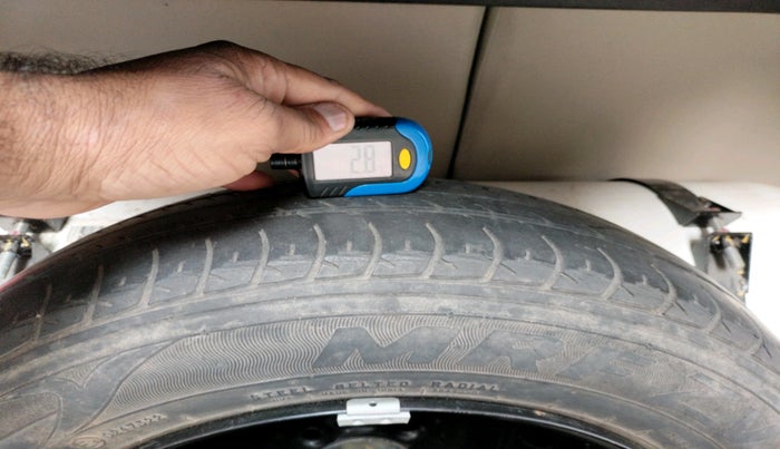 2018 Maruti Celerio VXI CNG, Petrol, Manual, 99,487 km, tyre