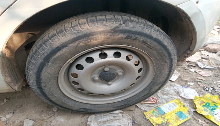 2017 Maruti Swift LXI (O), Petrol, Manual, 29,487 km, tyre