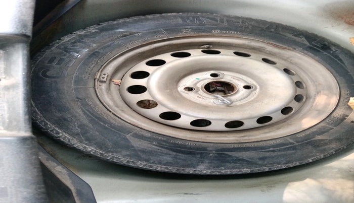 2017 Maruti Swift LXI (O), Petrol, Manual, 29,487 km, tyre