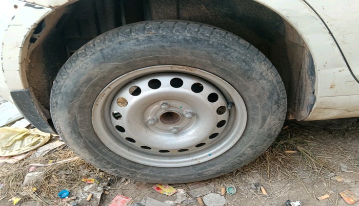 2017 Maruti Swift LXI (O), Petrol, Manual, 29,487 km, tyre