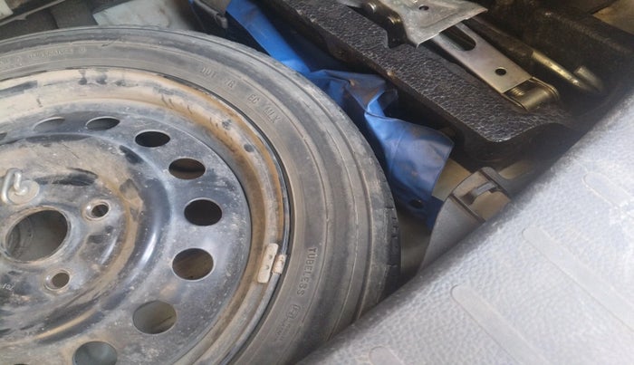 2016 Maruti Wagon R 1.0 VXI, Petrol, Manual, 1,09,680 km, tyre