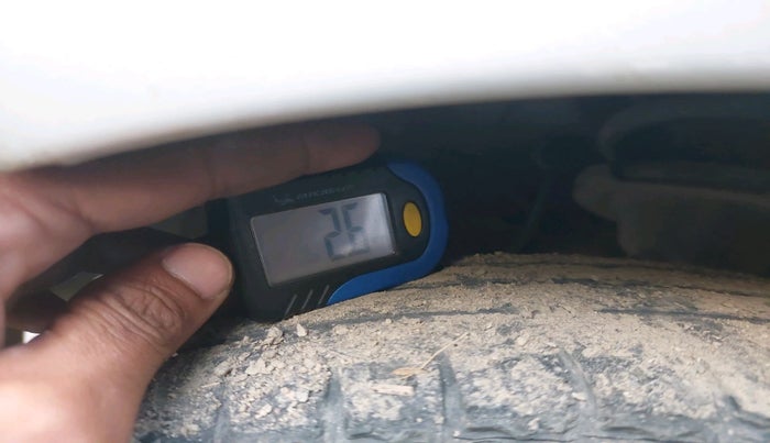 2015 Hyundai i10 MAGNA 1.1, Petrol, Manual, 23,374 km, tyre