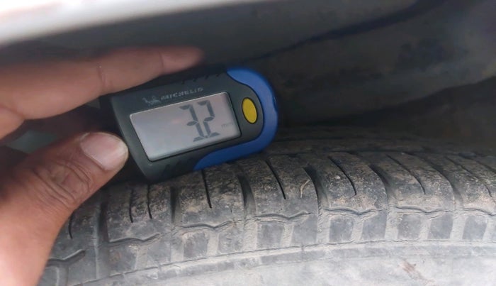 2015 Hyundai i10 MAGNA 1.1, Petrol, Manual, 23,374 km, tyre