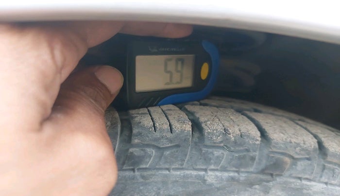 2015 Hyundai i10 MAGNA 1.1, Petrol, Manual, 23,374 km, tyre