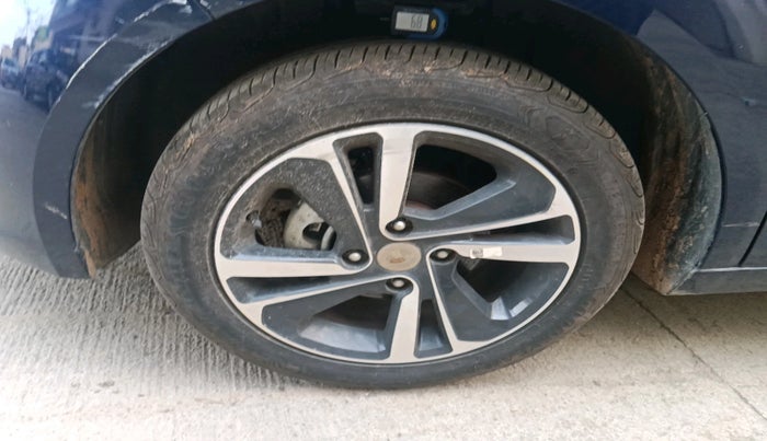 2022 Tata ALTROZ XZA, Petrol, Automatic, 4,265 km, tyre