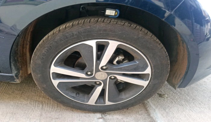 2022 Tata ALTROZ XZA, Petrol, Automatic, 4,265 km, tyre