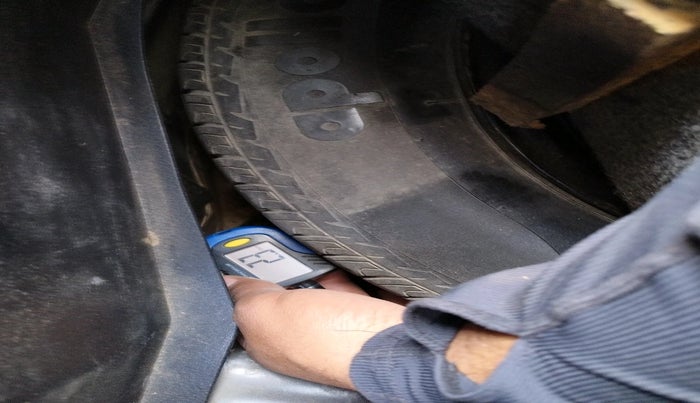 2015 Maruti Swift VDI, Diesel, Manual, 1,75,835 km, tyre