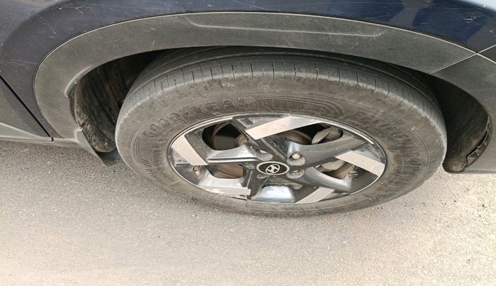 2020 Hyundai VENUE SX 1.5 CRDI, Diesel, Manual, 54,519 km, tyre