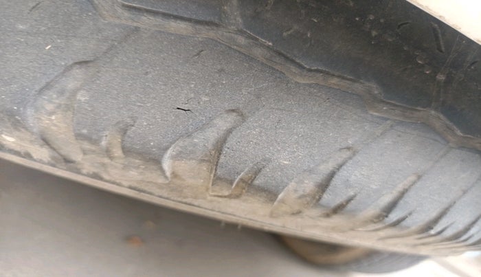 2013 Toyota Fortuner 3.0 4X2 AT, Diesel, Automatic, 2,05,220 km, tyre