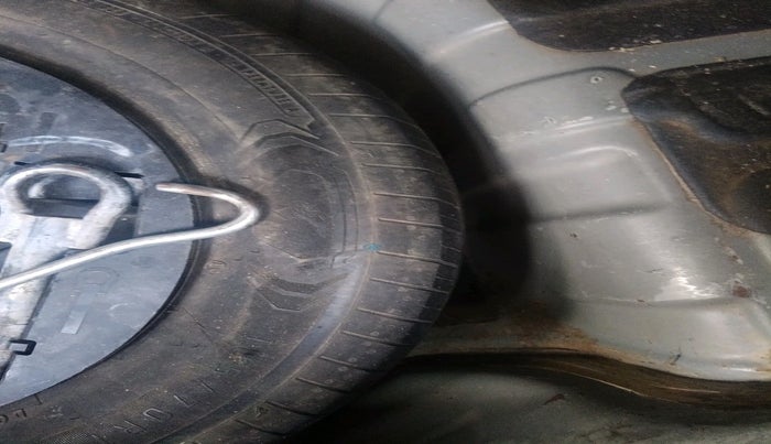 2016 Mahindra Kuv100 K8 D 5 STR, Diesel, Manual, 52,724 km, tyre