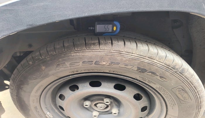 2016 Mahindra Kuv100 K4 6 STR, Petrol, Manual, 1,72,608 km, tyre