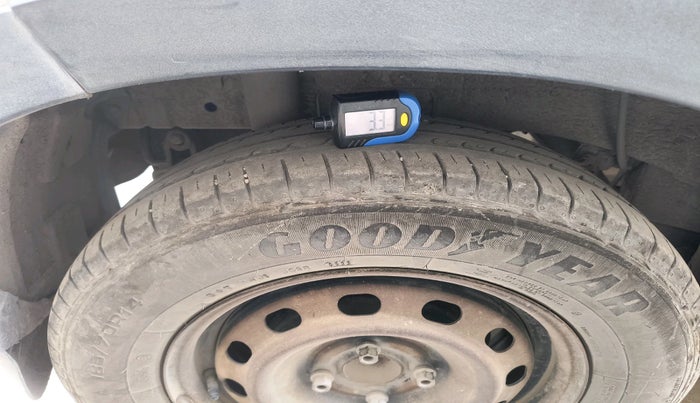 2016 Mahindra Kuv100 K4 6 STR, Petrol, Manual, 1,72,608 km, tyre