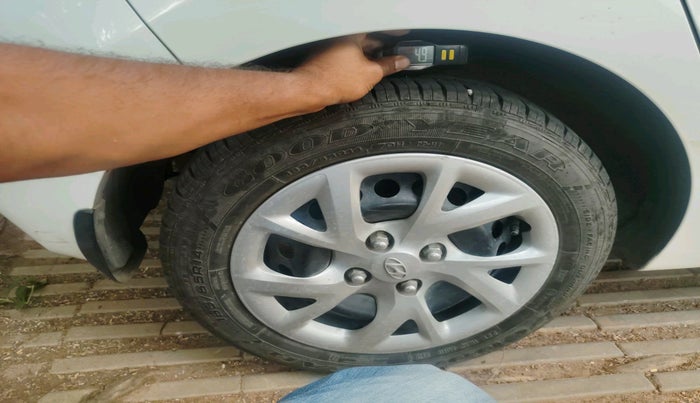 2017 Hyundai Grand i10 SPORTZ (O) 1.2 KAPPA VTVT, Petrol, Manual, 20,276 km, tyre