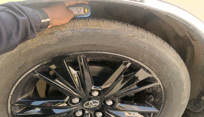 2018 Toyota Innova Crysta 2.4 ZX 7 STR, Diesel, Manual, 1,11,912 km, tyre