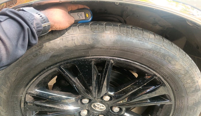 2018 Toyota Innova Crysta 2.4 ZX 7 STR, Diesel, Manual, 1,11,912 km, tyre