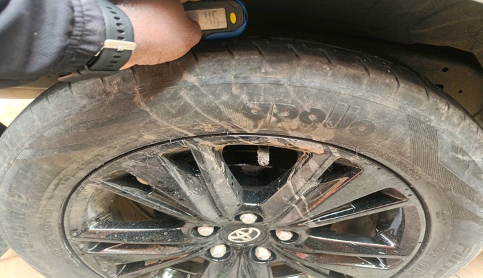 2018 Toyota Innova Crysta 2.4 ZX 7 STR, Diesel, Manual, 1,11,912 km, tyre