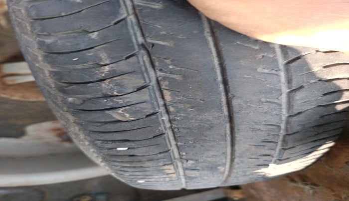 2011 Maruti Swift VDI, Diesel, Manual, 1,21,178 km, tyre