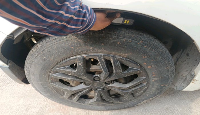 2011 Maruti Swift VDI, Diesel, Manual, 1,21,178 km, tyre