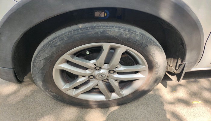 2023 Renault TRIBER RXZ AMT, Petrol, Automatic, 32,113 km, tyre