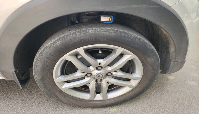 2023 Renault TRIBER RXZ AMT, Petrol, Automatic, 32,113 km, tyre