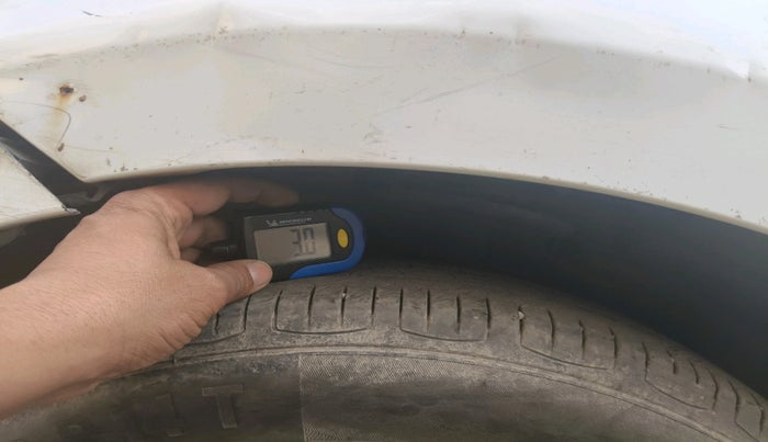 2017 Maruti Dzire VDI, Diesel, Manual, 2,00,388 km, tyre