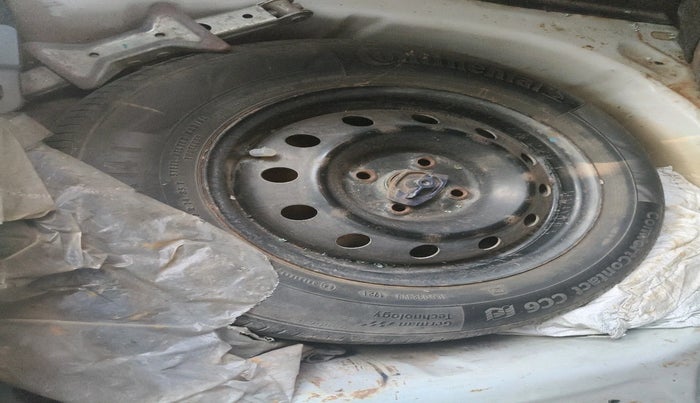 2017 Maruti Dzire VDI, Diesel, Manual, 2,00,388 km, tyre