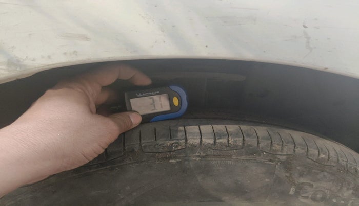 2017 Maruti Dzire VDI, Diesel, Manual, 2,00,388 km, tyre