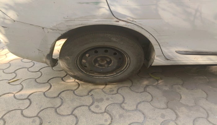 2017 Maruti Dzire VDI, Diesel, Manual, 2,00,388 km, tyre