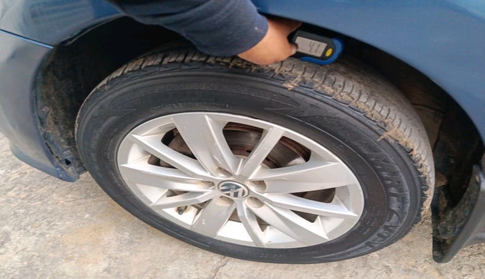 2016 Volkswagen Ameo HIGHLINE1.2L, Petrol, Manual, 39,331 km, tyre