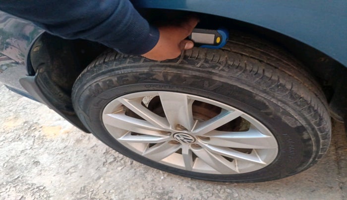 2016 Volkswagen Ameo HIGHLINE1.2L, Petrol, Manual, 39,331 km, tyre