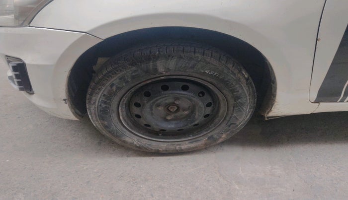 2016 Maruti Swift VXI, Petrol, Manual, 67,525 km, tyre