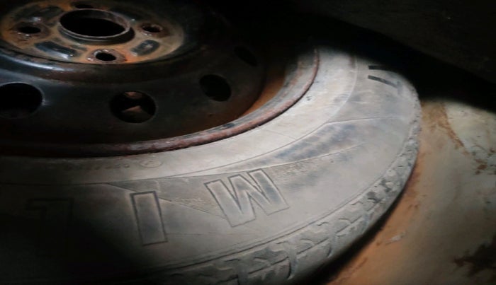 2016 Maruti Swift VXI, Petrol, Manual, 67,525 km, tyre