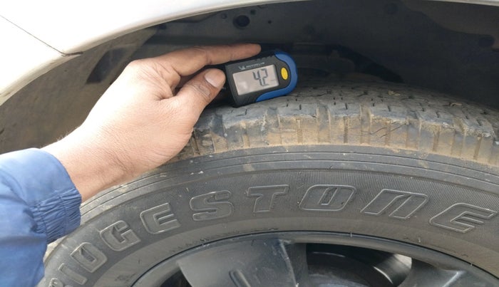 2017 Tata Safari Storme 2.2 VX 4X2, Diesel, Manual, 98,538 km, tyre