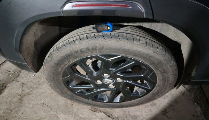 2023 Maruti FRONX DELTA PLUS 1.2L AGS, Petrol, Automatic, 8,834 km, tyre