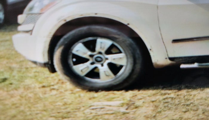 2012 Mahindra XUV500 W8 AWD, Diesel, Manual, 1,02,298 km, tyre